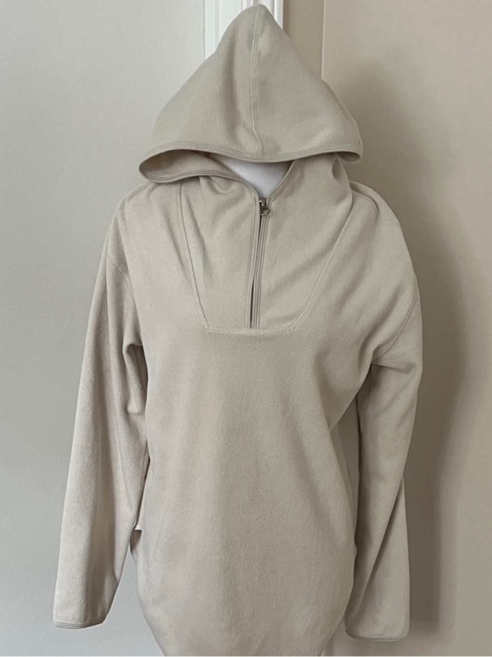 H&M • Women’s Size.XS • Cream/Beige • Hooded Quarter Zip Hoody